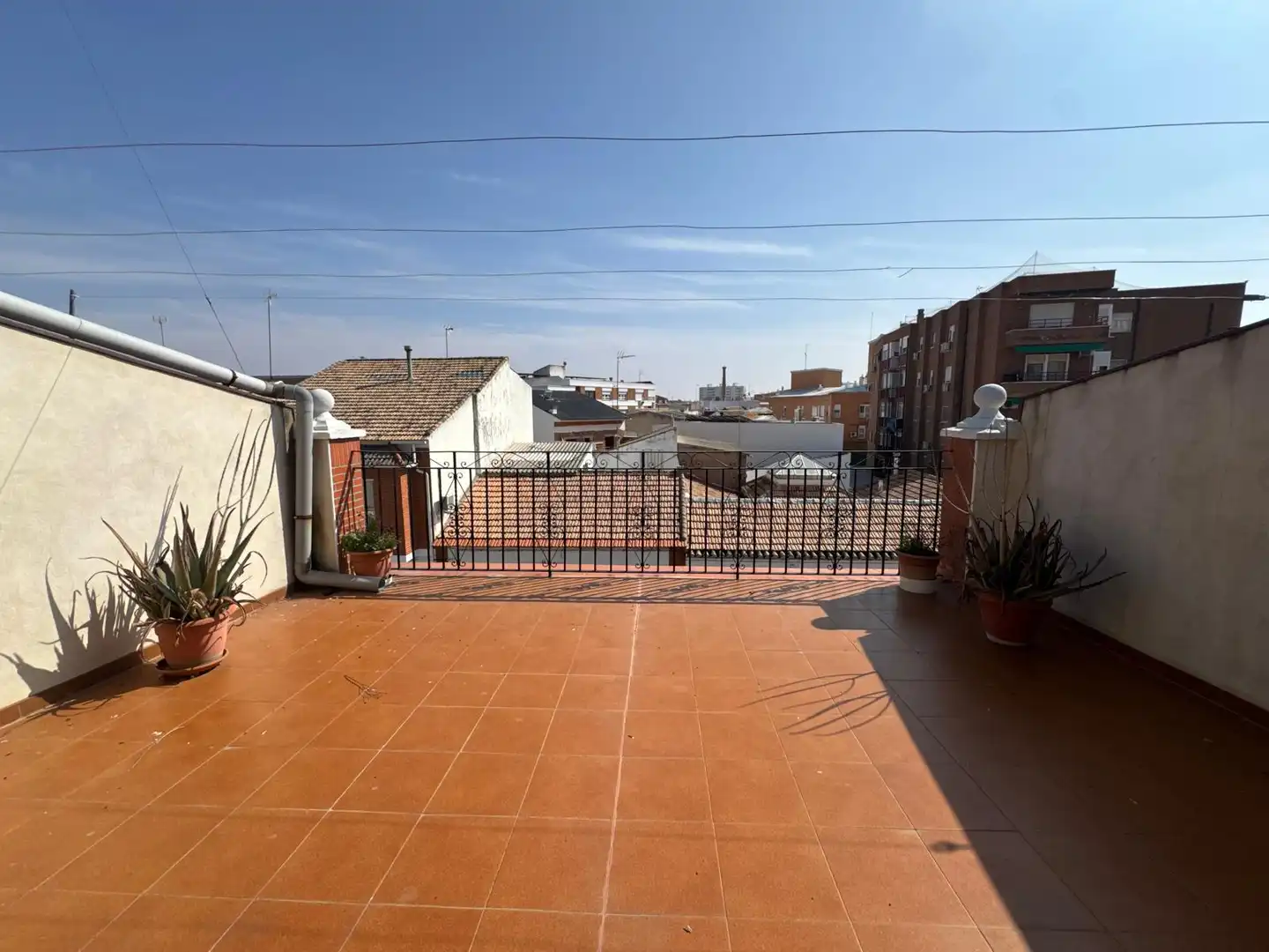 Vista exterior de Casa o chalet en venta en Alcázar de San Juan con Aire acondicionado, Calefacción y Terraza