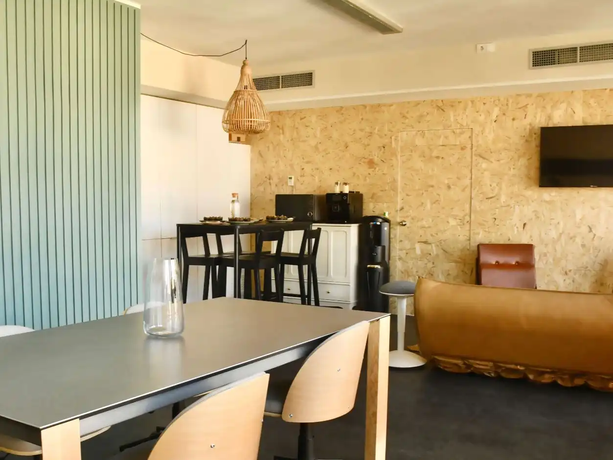 Comedor de Oficina de alquiler en Barcelona con Aire acondicionado, Calefacción y Amueblado