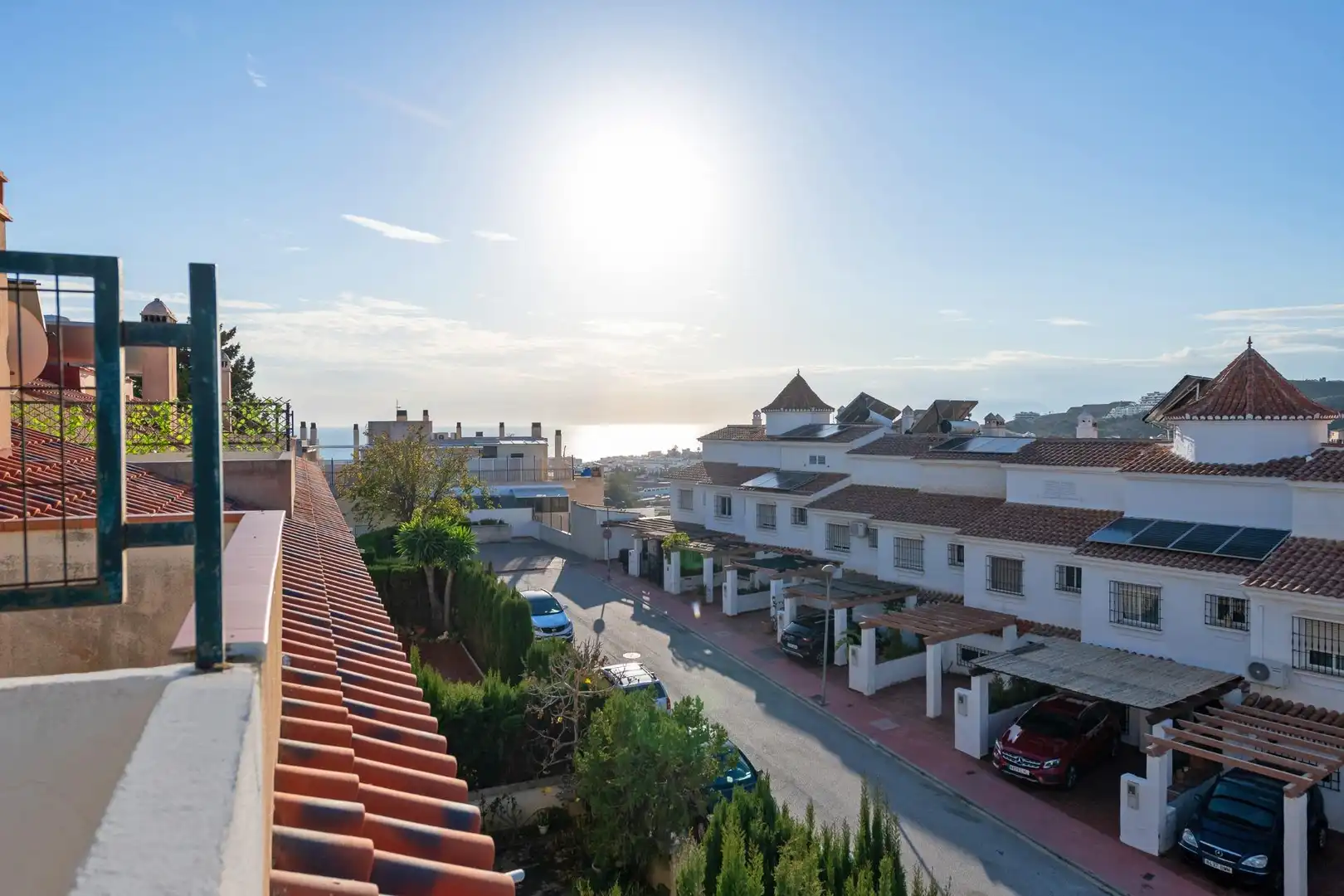 Vista exterior de Casa adosada en venta en Rincón de la Victoria con Aire acondicionado, Jardín privado y Piscina comunitaria