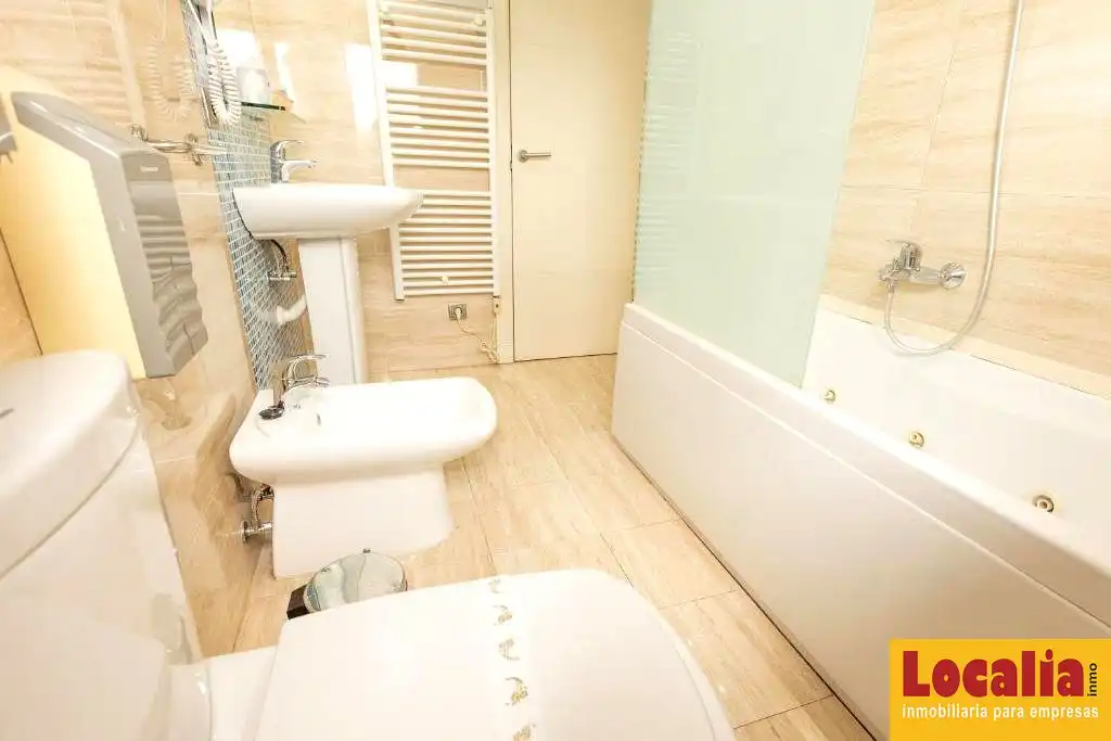 Baño de Edificio en venta en Torrelavega 