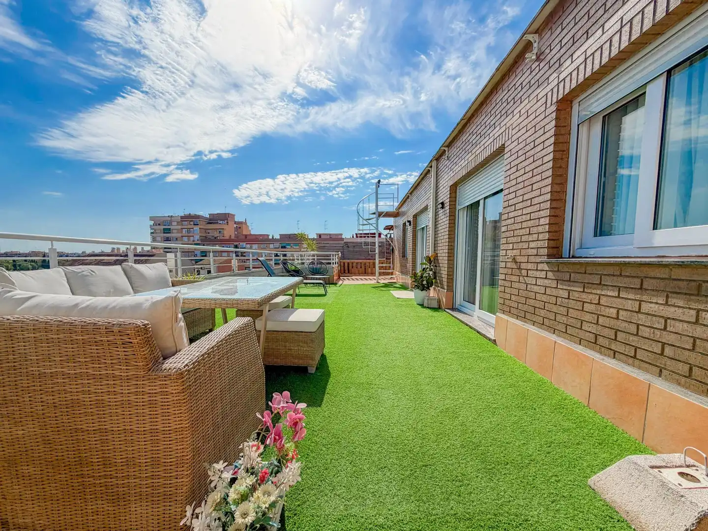 Terrasse von Dachboden zum Verkauf in Museros mit Klimaanlage, Terrasse und Abstellraum