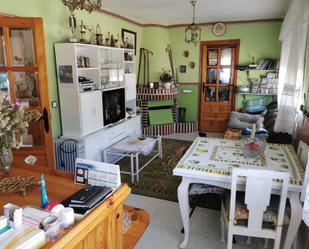 Sala d'estar de Casa o xalet en venda en Prado de la Guzpeña amb Moblat