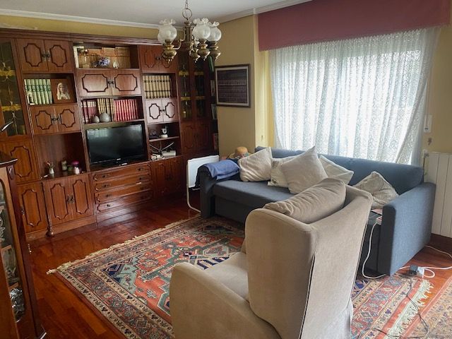 Sala d'estar de Pis en venda en Vigo  amb Calefacció, Parquet i Moblat