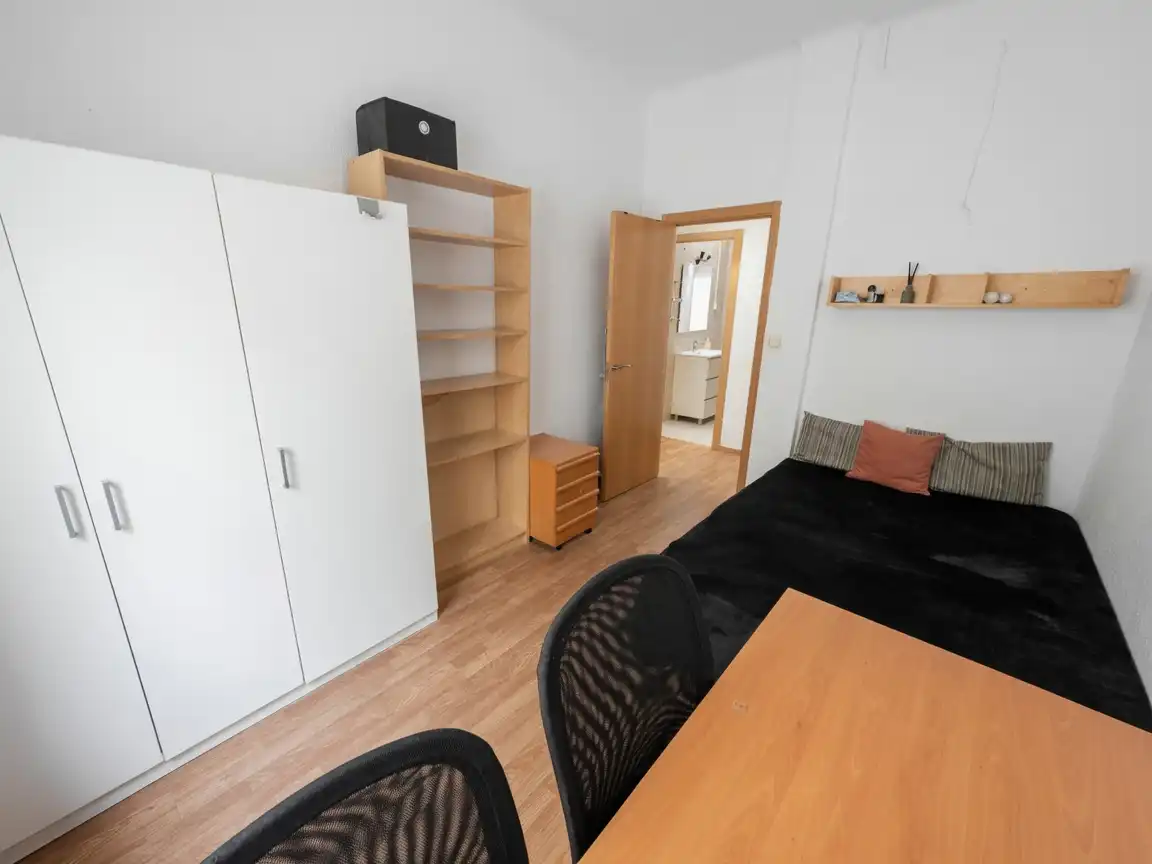 Bedroom of Flat for sale in Madrid  with Air Conditioner, Heating and Parquet flooring