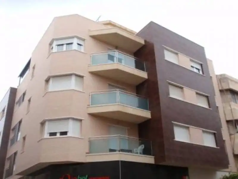 Außenansicht von Wohnung zum Verkauf in El Ejido mit Abstellraum und Balkon
