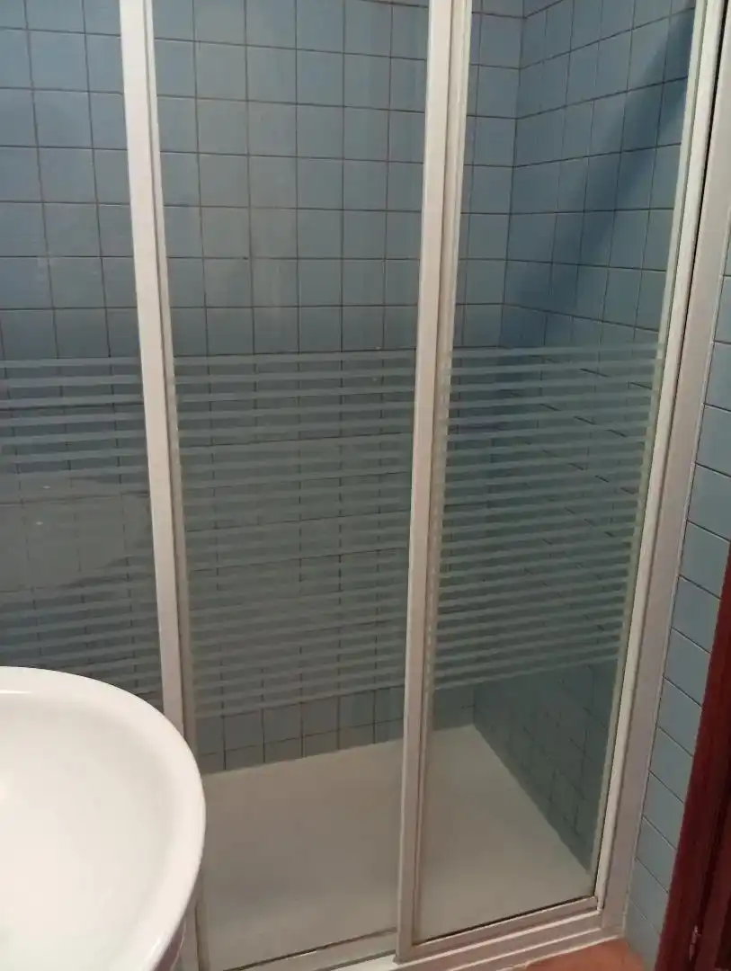 Bathroom of Flat for share in Telde  with Furnished, Oven and Washing machine