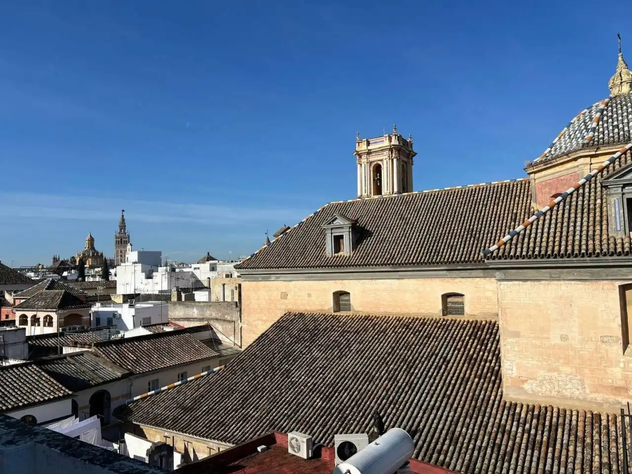 Exterior view of Attic for sale in Sevilla  with Air Conditioner, Terrace and Storage room