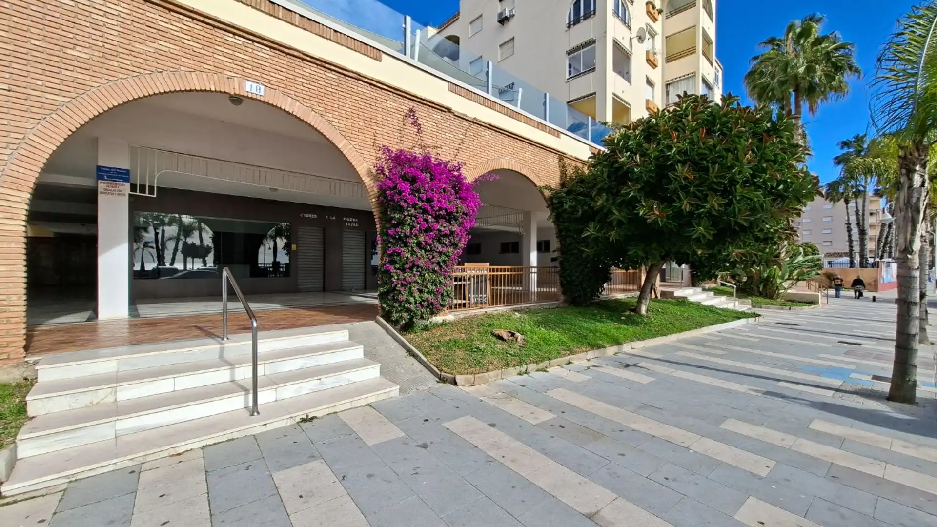 Vista exterior de Local de alquiler en Almuñécar con Terraza