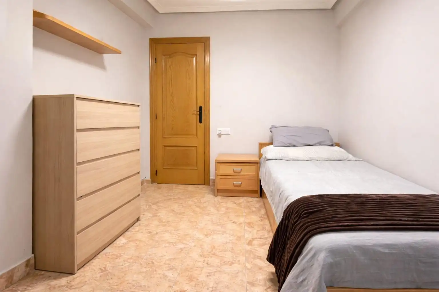 Schlafzimmer von Dachboden zum Verkauf in Massamagrell mit Terrasse und Abstellraum