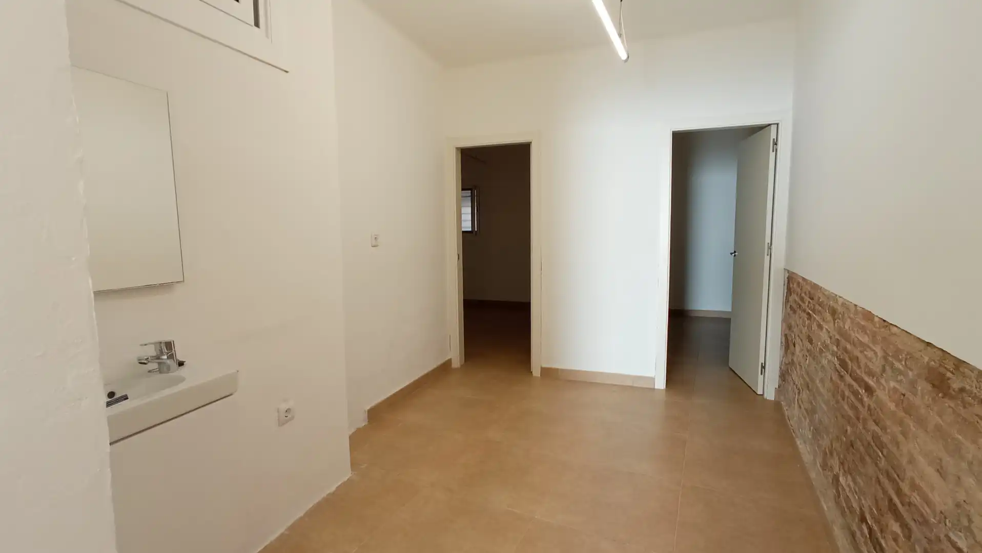 Commercial properties for rent in Plaça de l'Alzina, Pubilla Cases