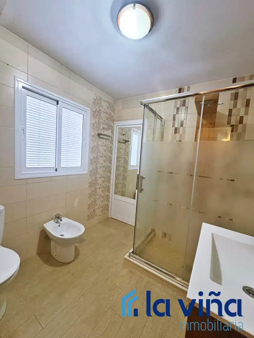 Badezimmer von Haus oder Chalet zum Verkauf in Alameda mit Möbliert