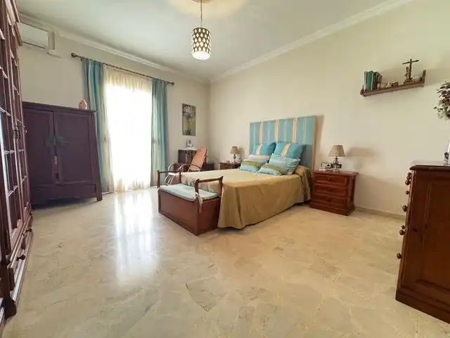 Dormitori de Casa o xalet en venda en Utrera amb Aire condicionat, Calefacció i Jardí privat