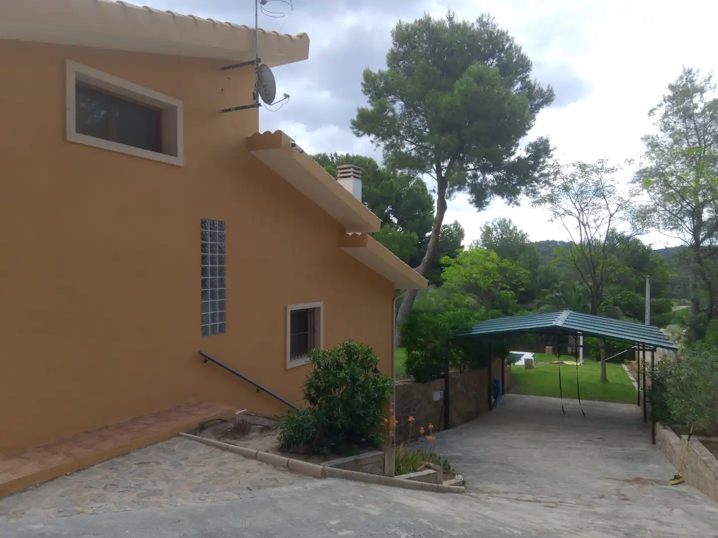 Vista exterior de Casa o xalet en venda en Tibi amb Aire condicionat, Jardí privat i Parquet
