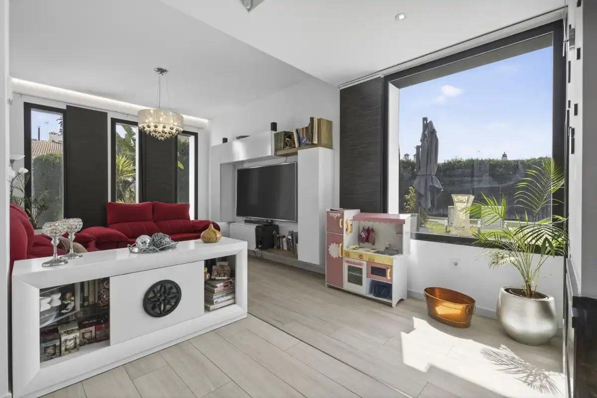 Sala de estar de Casa o chalet en venta en Bormujos con Aire acondicionado, Calefacción y Jardín privado