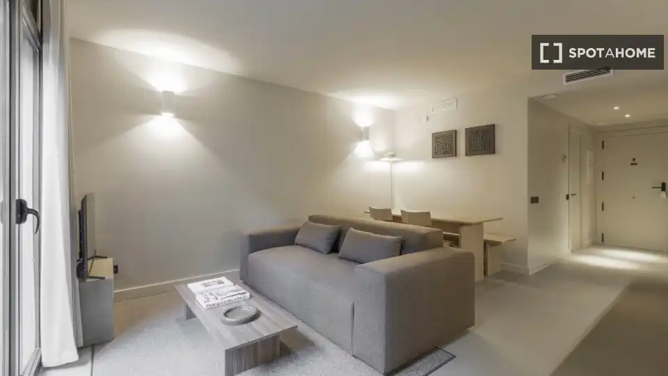 Piso con terraza en alquiler en Eixample