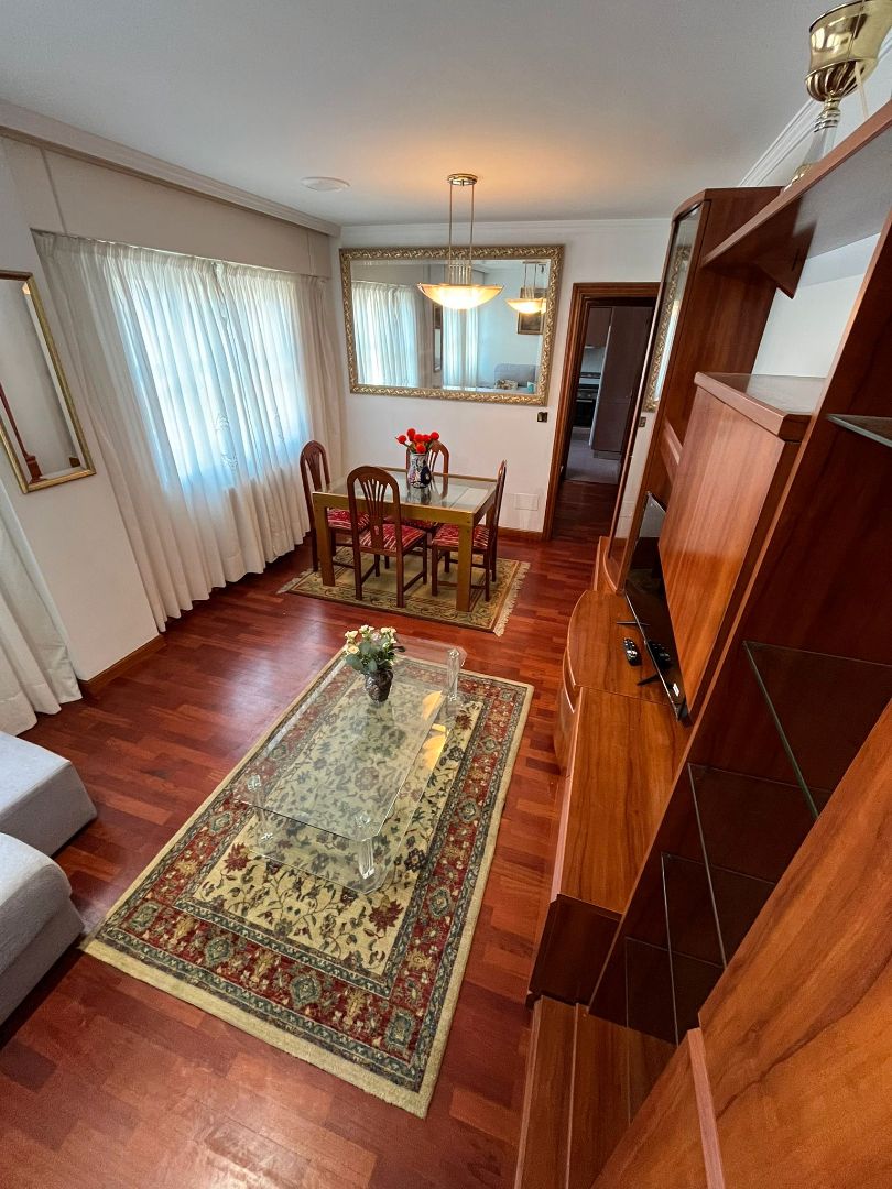Sala d'estar de Dúplex de lloguer en A Coruña Capital  amb Calefacció, Jardí privat i Parquet