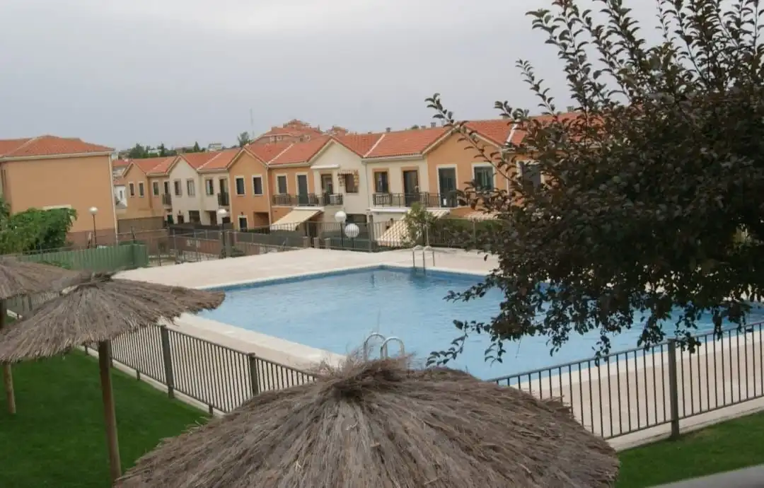 Einfamilien-Reihenhaus zur Miete in CAMPO AZALVARO, 56, Hervencias Altas - El Pinar