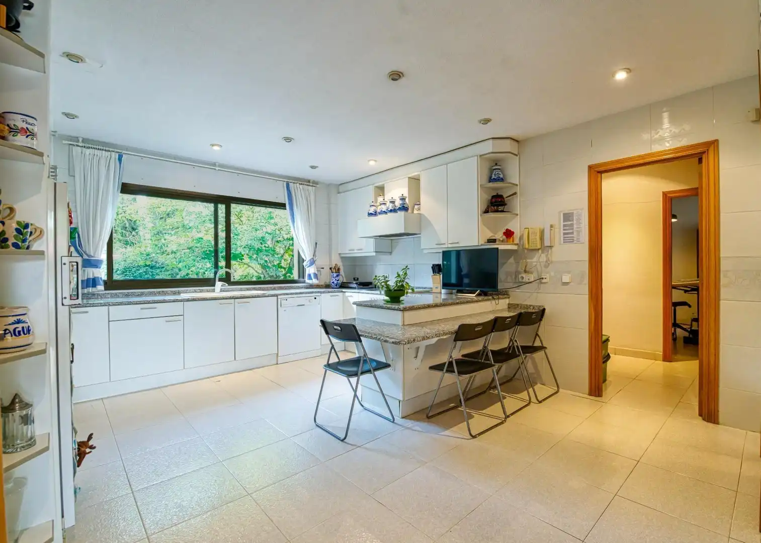 Detached house with terrace for sale in Calle del Valle de Tobalina, imagen 9