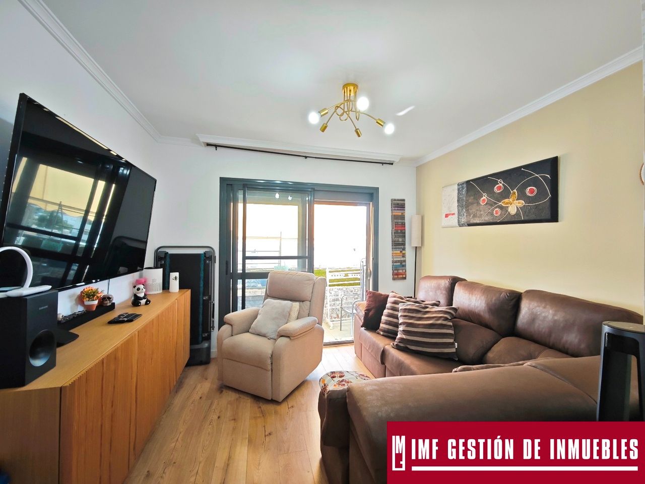 Living room of Flat for sale in Vélez-Málaga  with Air Conditioner, Terrace and Storage room