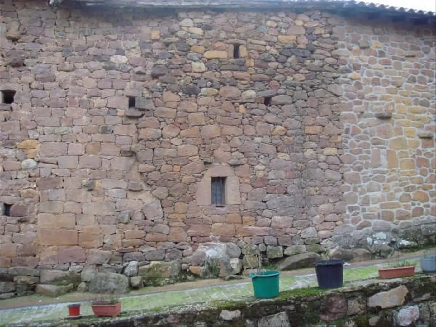Vista exterior de Edificio en venta en Cabuérniga