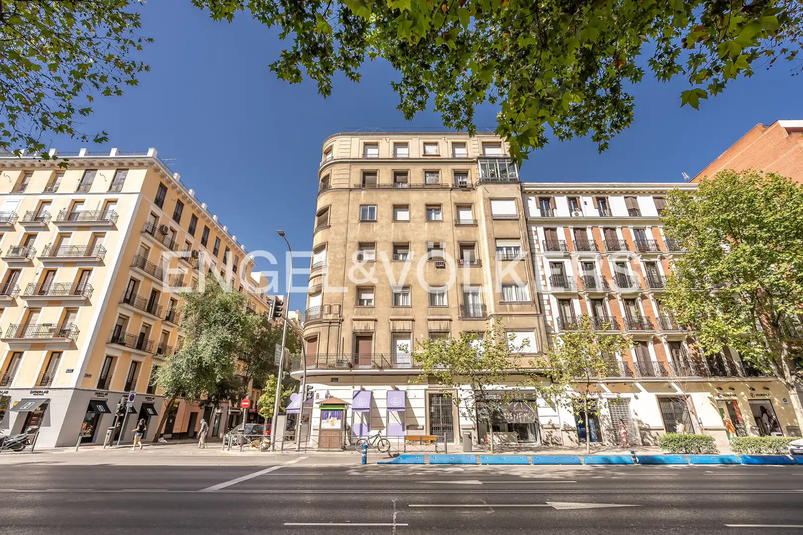 Vista exterior de Pis en venda en Madrid amb Aire condicionat, Calefacció i Balcó