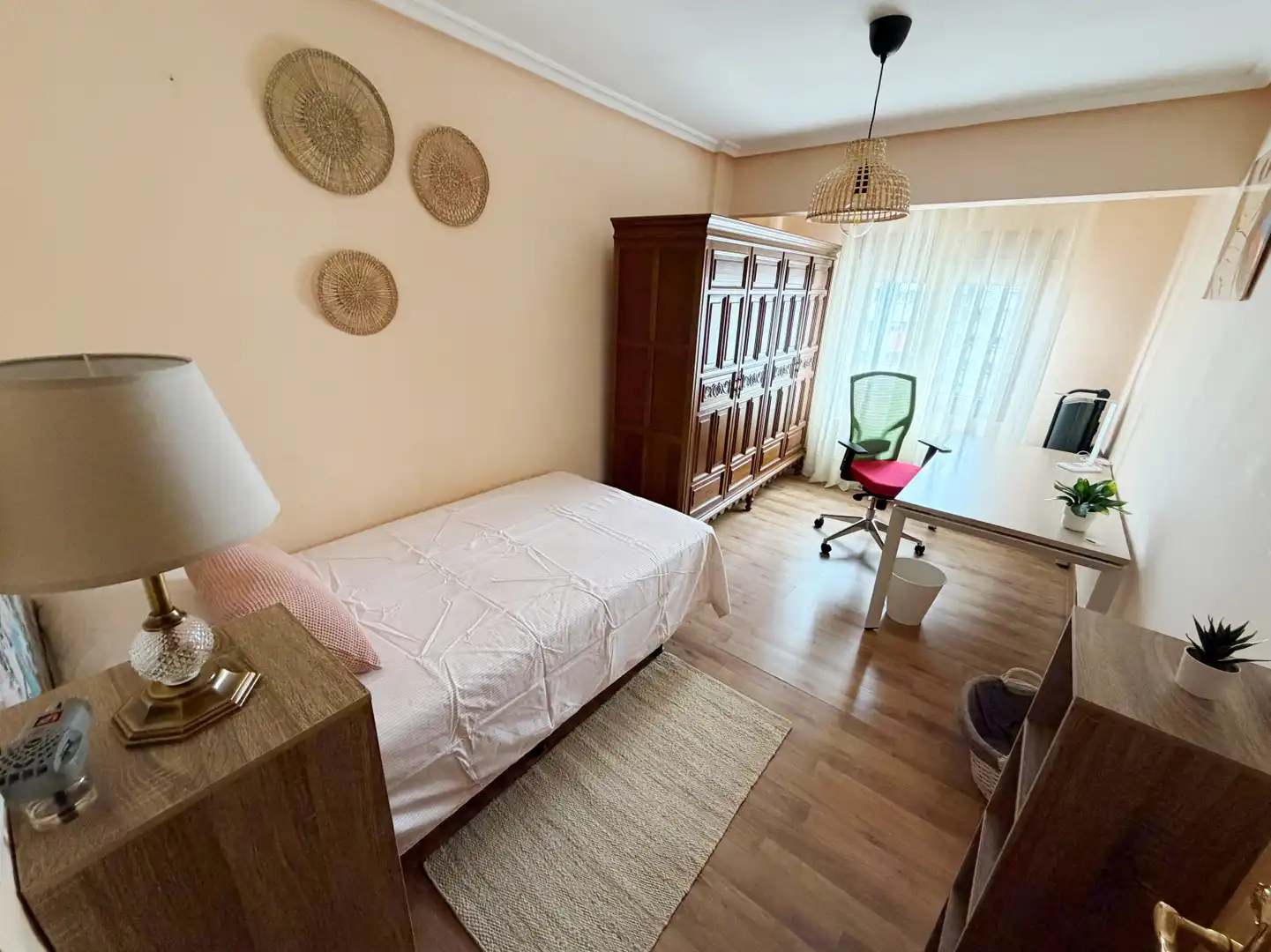 Habitación de Piso de alquiler en Avilés con Calefacción y Amueblado