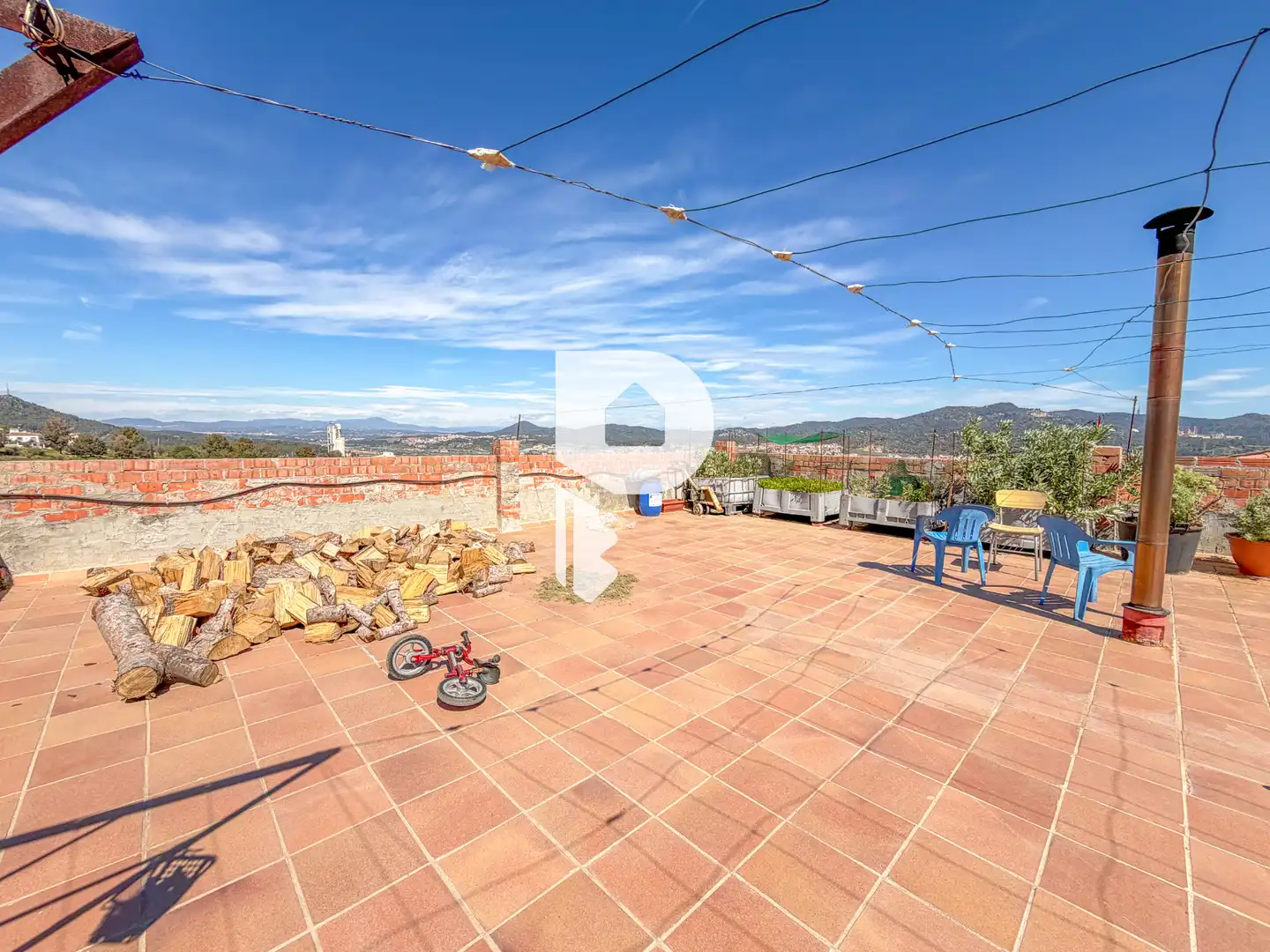 Terrasse von Haus oder Chalet zum Verkauf in Sant Vicenç Dels Horts mit Terrasse, Abstellraum und Fernseher