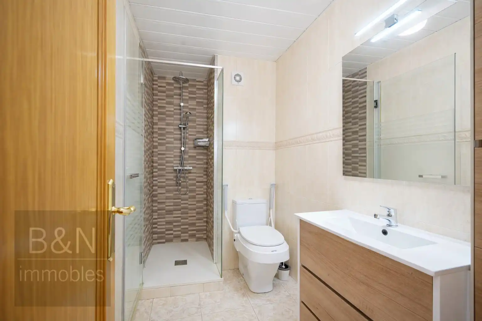 Bathroom of Flat for sale in Terrassa  with Heating