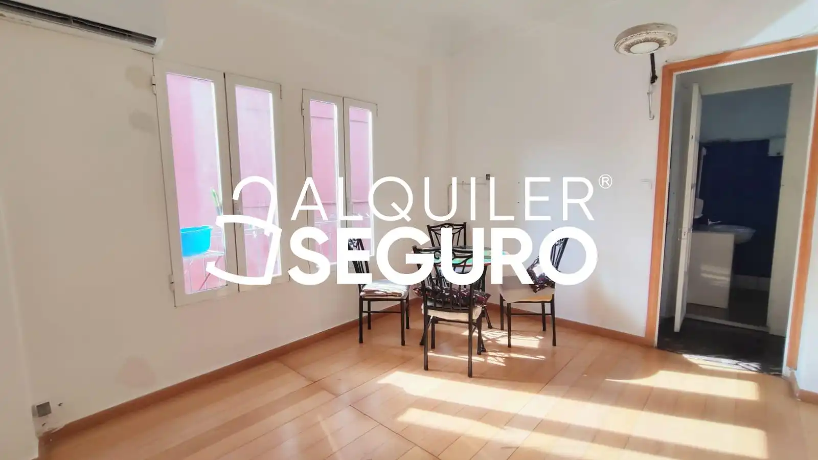 Sala d'estar de Pis de lloguer en Valencia amb Aire condicionat, Terrassa i Moblat
