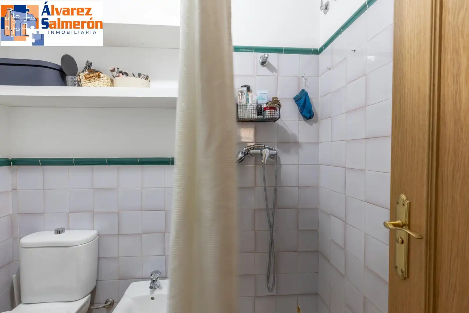 Bathroom of Flat for sale in Granada  with Air Conditioner