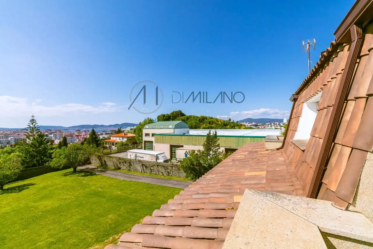 Vista exterior de Casa o chalet en venta en Vigo  con Calefacción, Jardín privado y Parquet