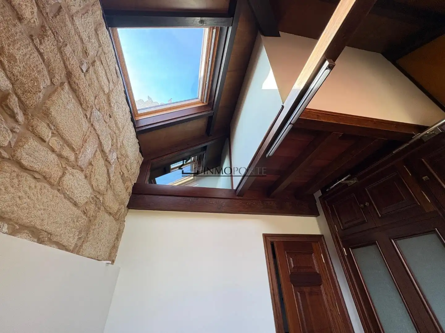 Terrassa de Casa o xalet en venda en Pontevedra Capital  amb Jardí privat