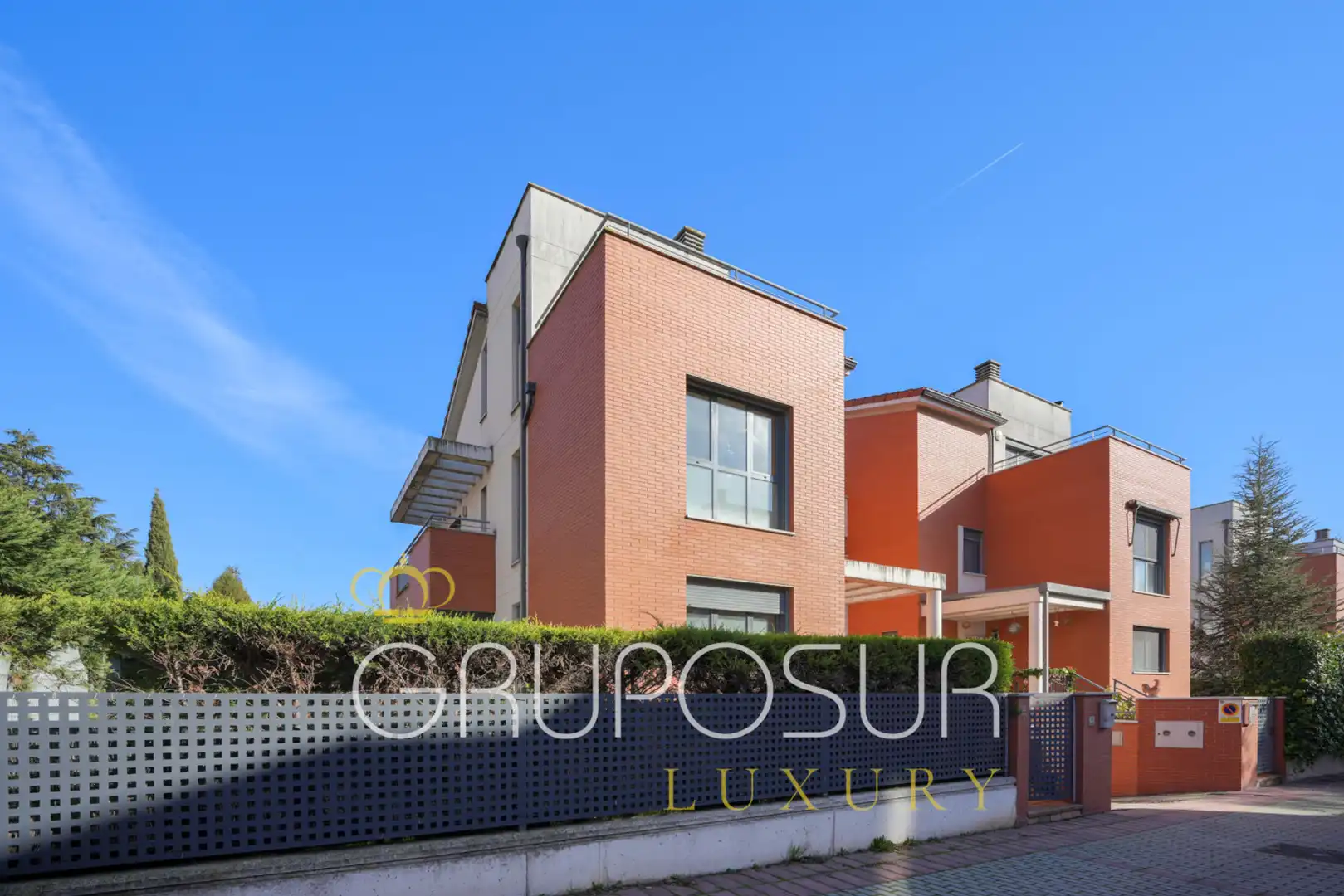 Vista exterior de Casa adosada en venda en Valladolid amb Calefacció, Jardí privat i Parquet