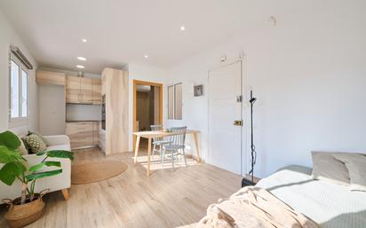 Dormitori de Àtic en venda en  Barcelona Capital amb Parquet, Terrassa i Moblat