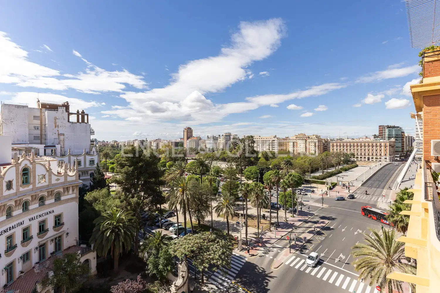 Außenansicht von Wohnung zur Miete in Valencia mit Klimaanlage, Heizung und Terrasse