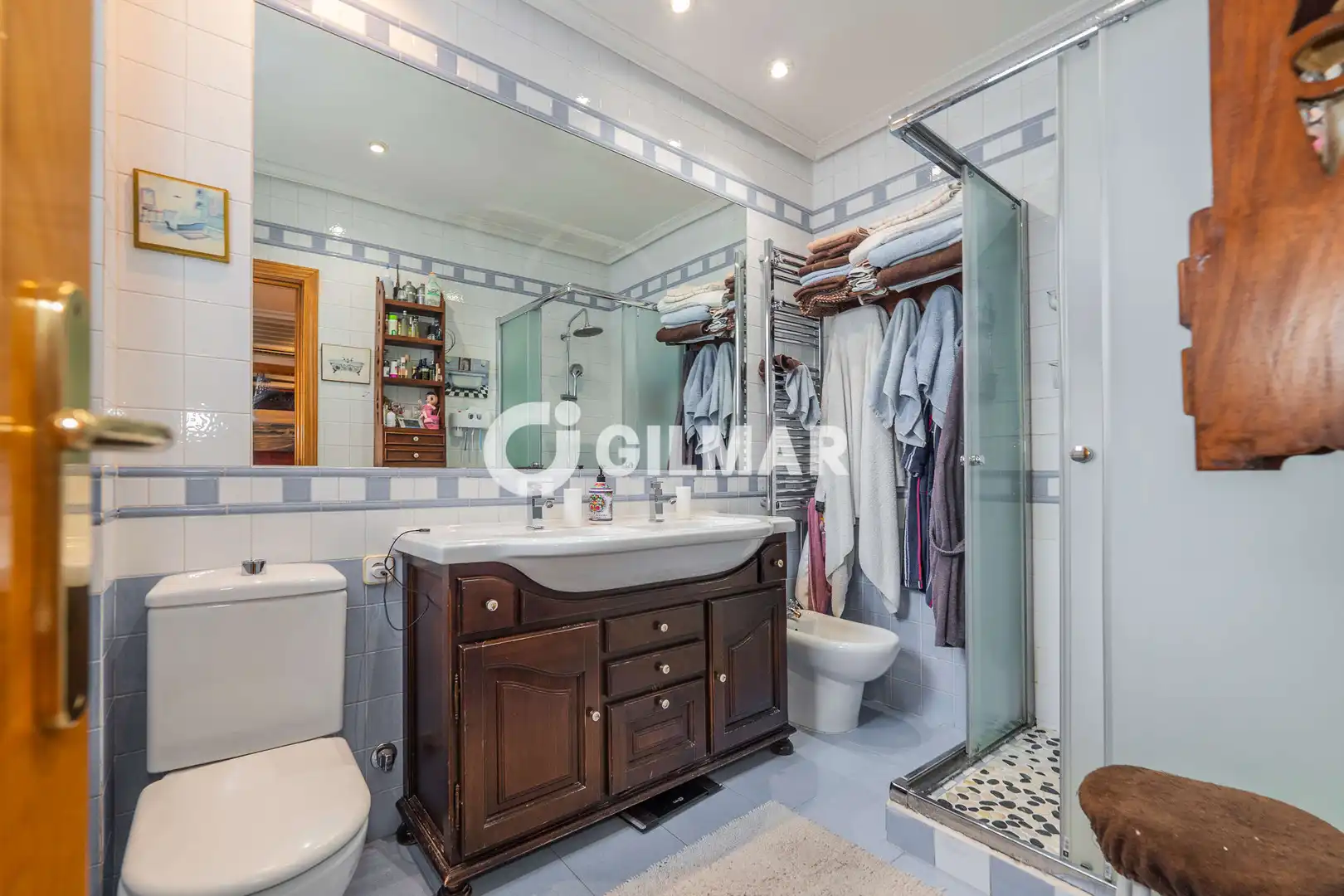 Baño de Ático en venta en Madrid con Calefacción y Balcón