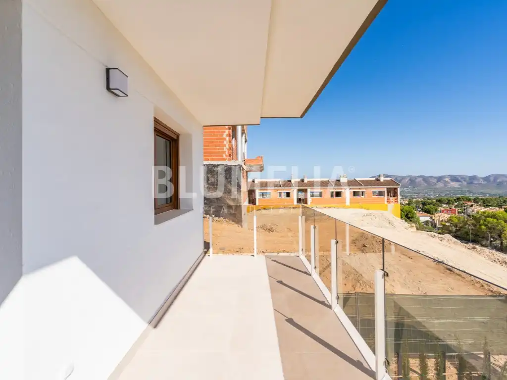 Terrassa de Casa o xalet en venda en La Nucia amb Aire condicionat, Calefacció i Jardí privat