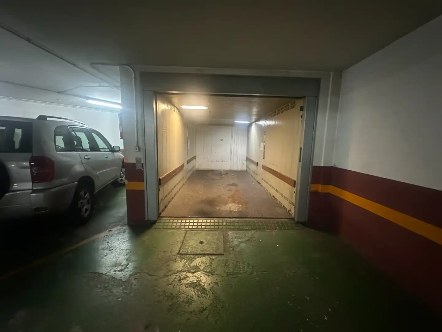 Aparcament amb ascensor en venda a Rúa de Gómez Ulla, imagen 8