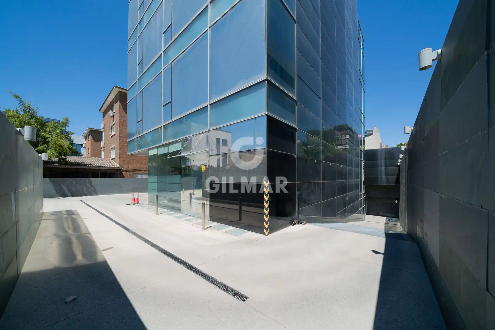Außenansicht von Gebäude zur Miete in Madrid