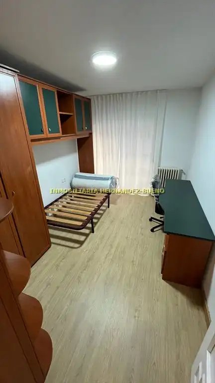 Schlafzimmer von Wohnung zur Miete in Salamanca mit Heizung, Möbliert und Balkon