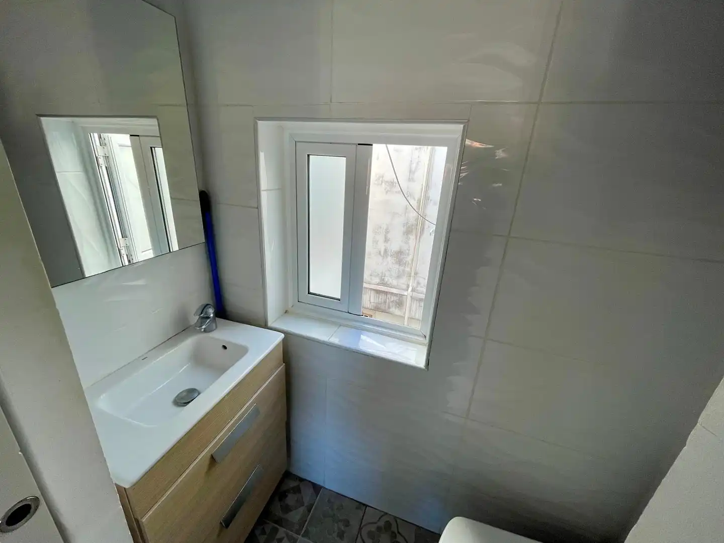Badezimmer von Wohnung zur Miete in L'Hospitalet de Llobregat mit Klimaanlage, Heizung und Möbliert