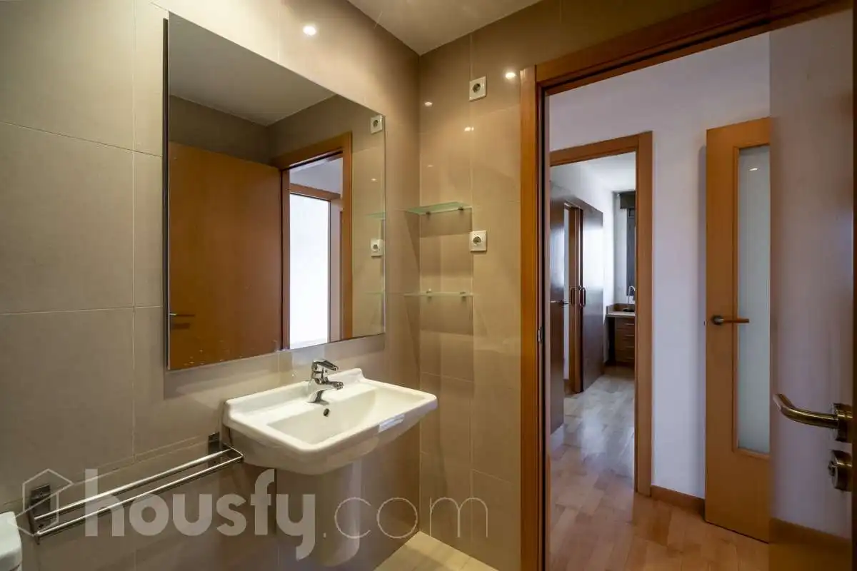 Bathroom of Flat for sale in Sant Cugat del Vallès  with Air Conditioner, Heating and Private garden