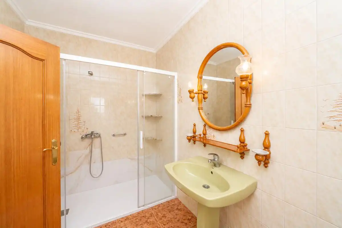 Bathroom of Buildings for sale in Orihuela