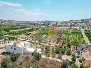Casa con balcón en venta en Arboleas
