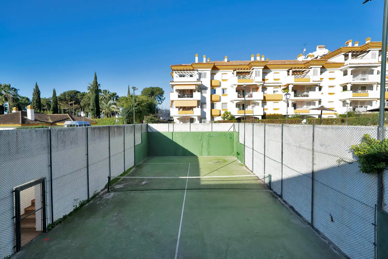 Vista exterior de Apartamento en venta en Marbella con Aire acondicionado, Calefacción y Jardín privado