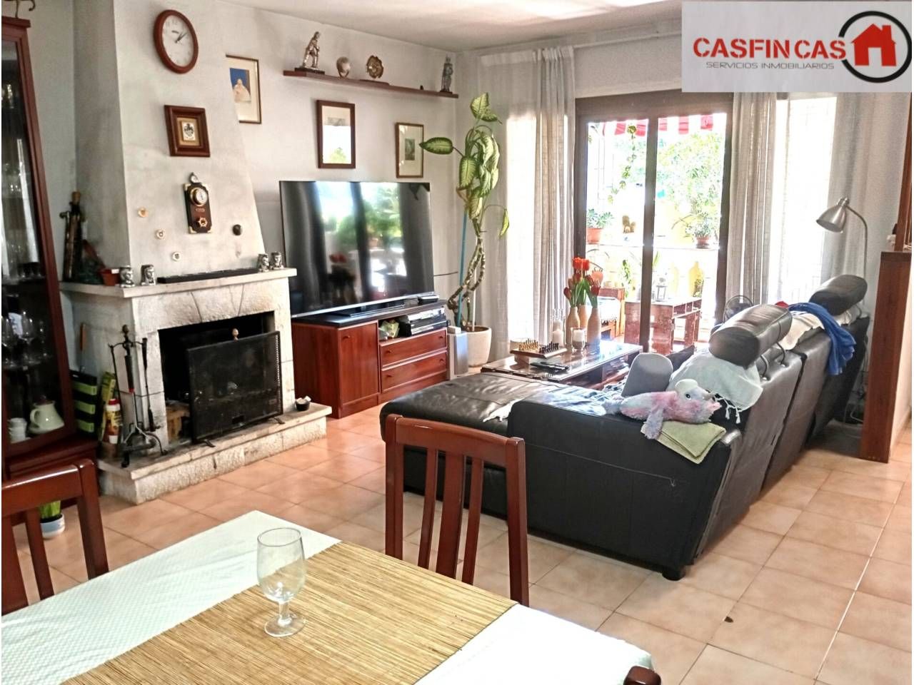 Living room of House or chalet for sale in Cunit  with Air Conditioner, Private garden and Terrace