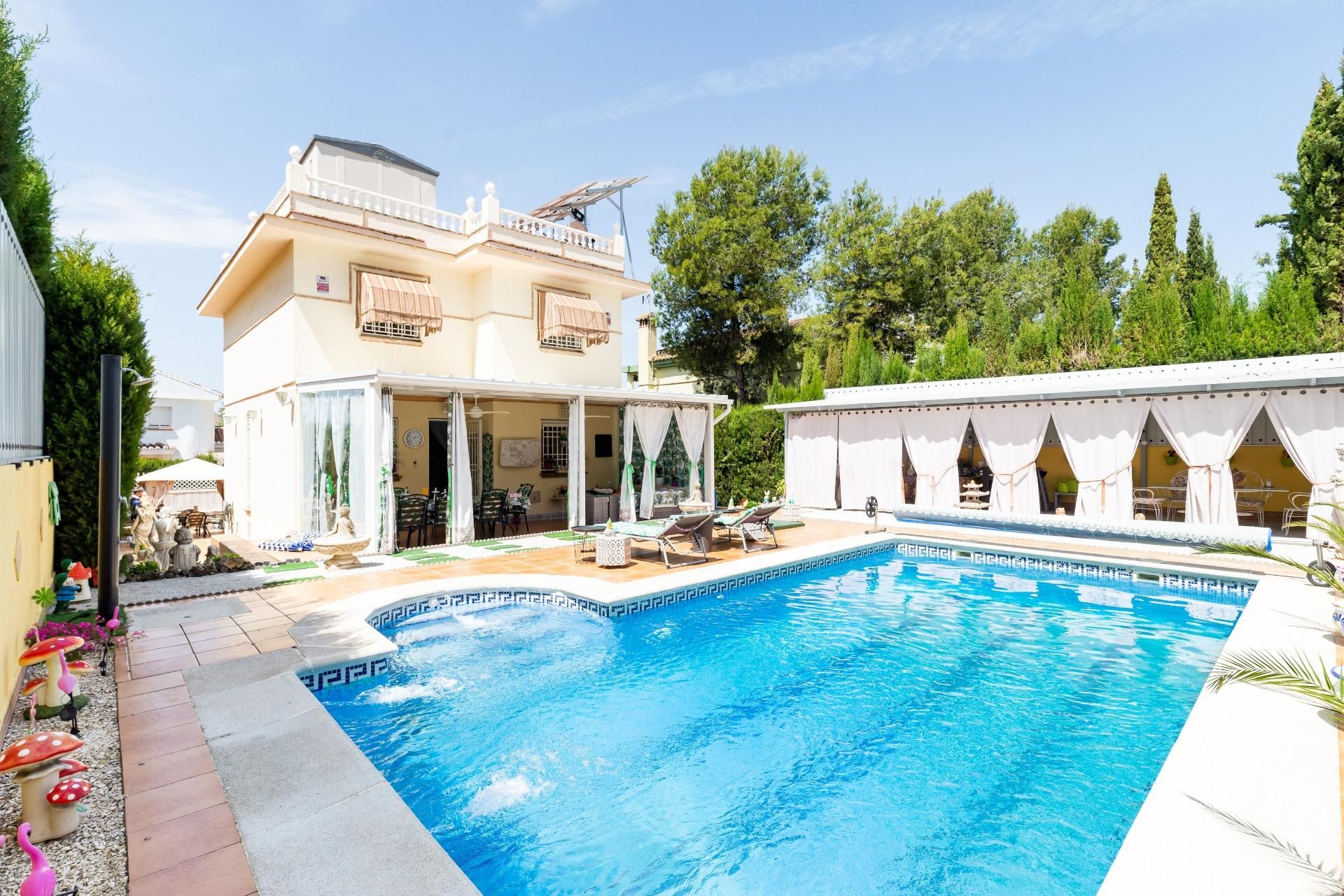 Piscina de Casa o xalet en venda en Albolote amb Aire condicionat, Calefacció i Jardí privat