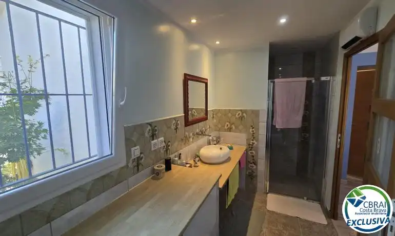 Bany de Casa o xalet en venda en Roses amb Calefacció, Jardí privat i Traster