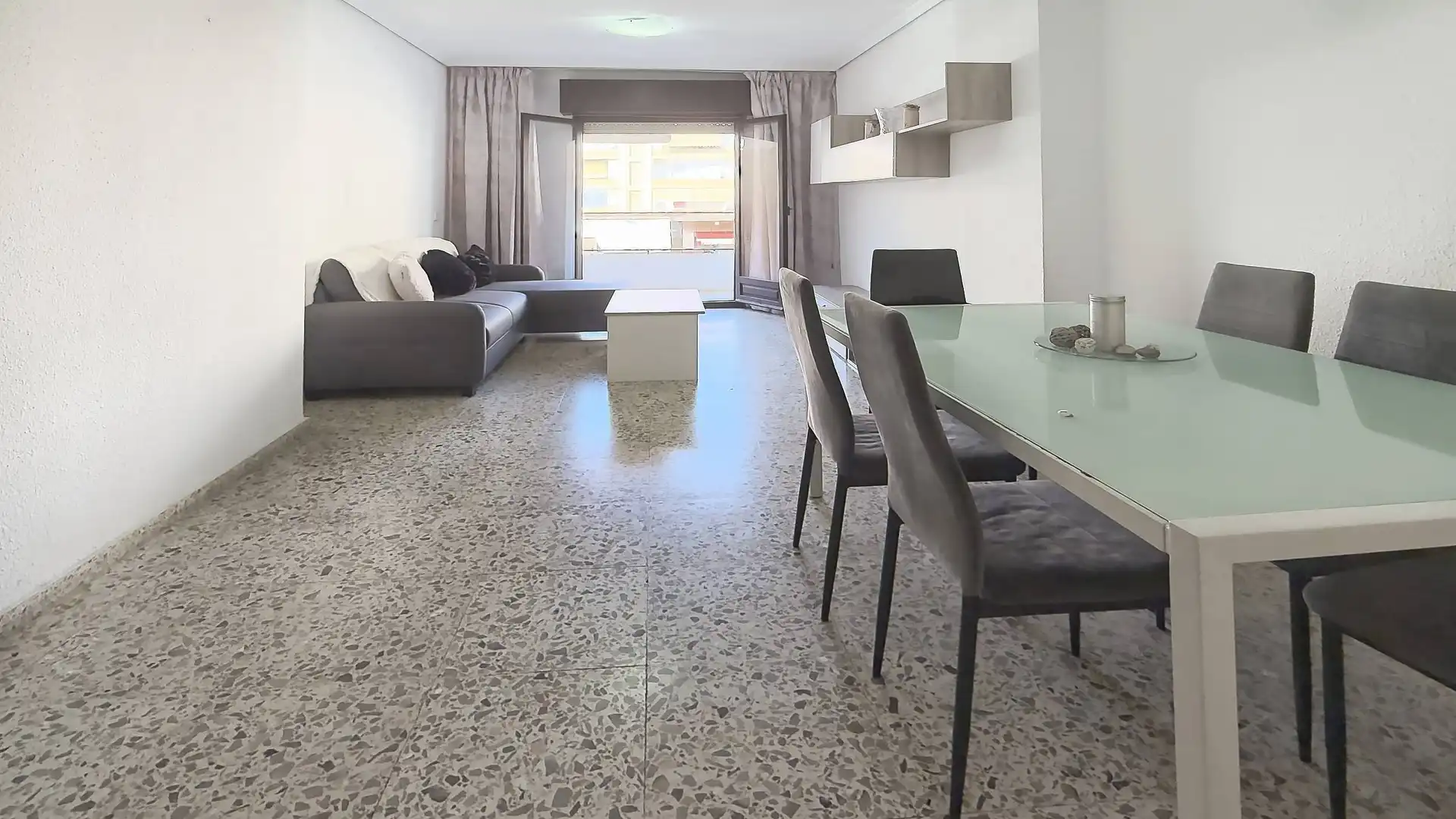 Piso con terraza en venta en Calle de Tomás Ortuño, imagen 2