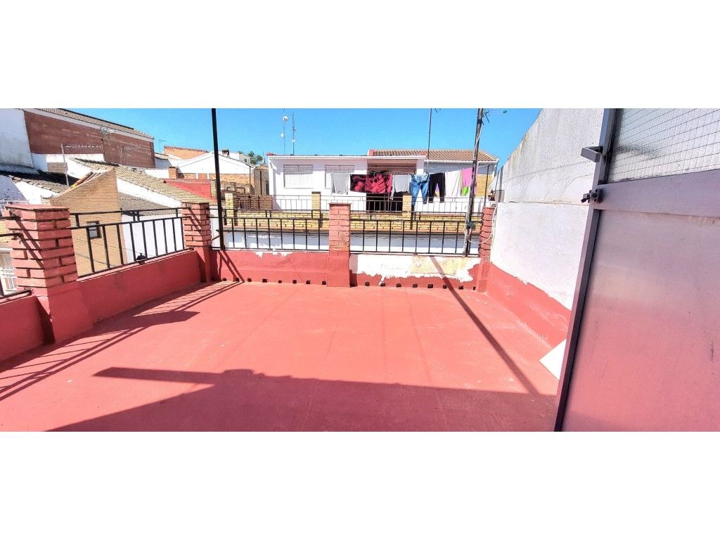 Vista exterior de Casa o xalet en venda en San Sebastián de los Ballesteros amb Terrassa